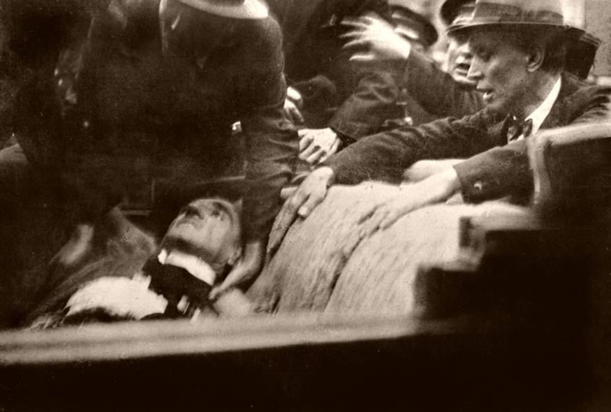 Ο Βασιλιάς είναι νεκρός!