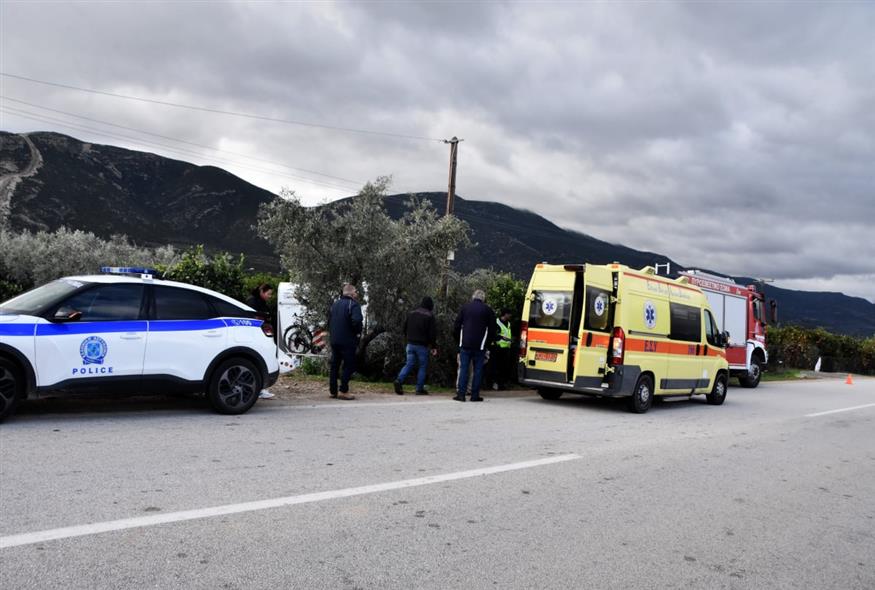 Περιπολικό και ασθενοφόρο (EUROKINISSI/ΒΑΣΙΛΗΣ ΠΑΠΑΔΟΠΟΥΛΟΣ)