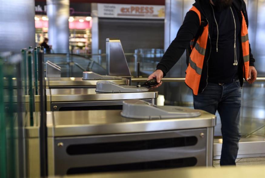 Έλεγχος στο μετρό Έλεγχος στο μετρό
