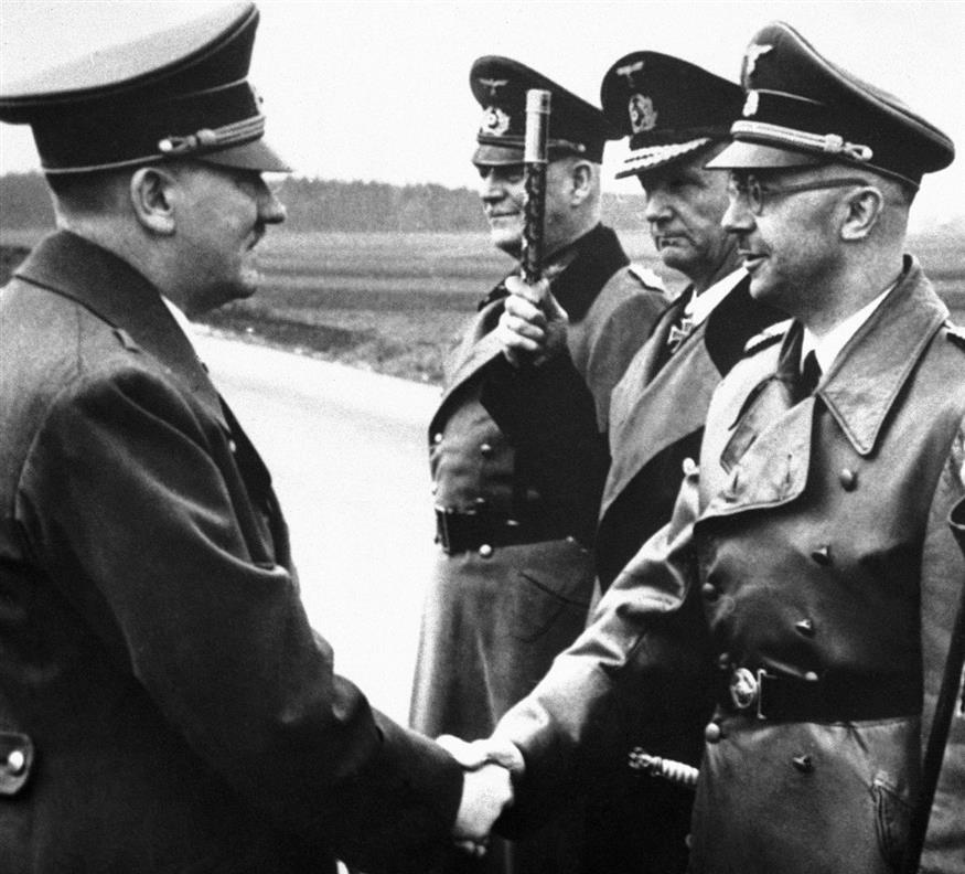 Ο Χίτλερ συγχαίρει τον Χίμλερ... /copyright Ap Photos
