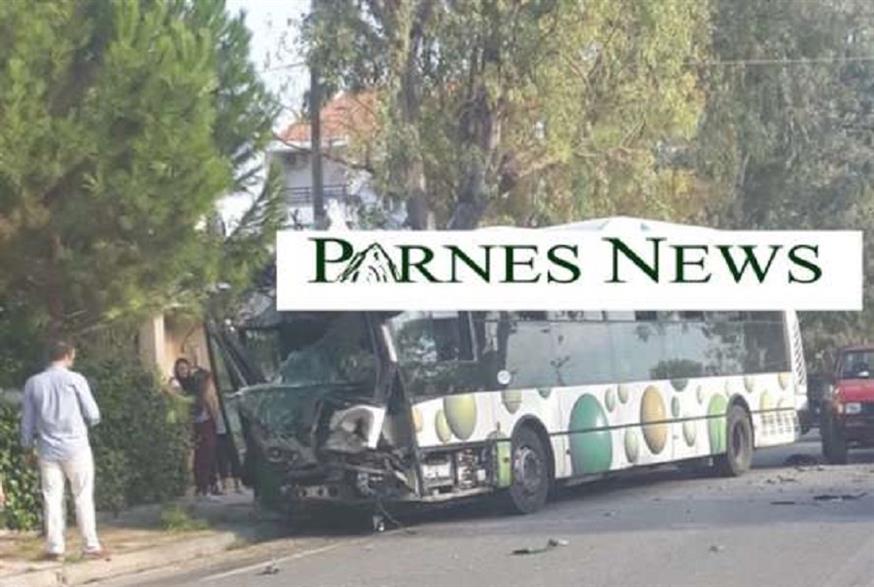 Το λεωφορείο, όπως φαίνεται στη φωτογραφία, έχει υποστεί ζημιές