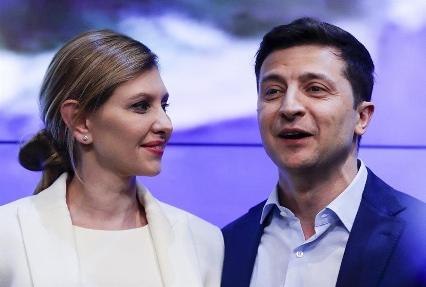 Ο Βολοντίμιρ Ζελένσκι με τη σύζυγό του, Ολίνα Ζελένσκα (φωτογραφία αρχείου / Associated Press)