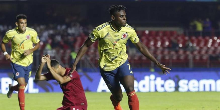 Ο Ντουβάν Ζαπάτα λύτρωσε την Κολομβία και την έστειλε στην οκτάδα του Copa America