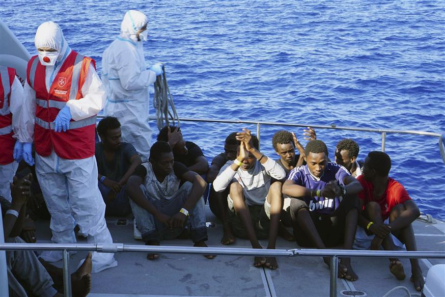 Μετανάστες σε πλοίο της Open Arms/(AP Photo/Francisco Gentico)