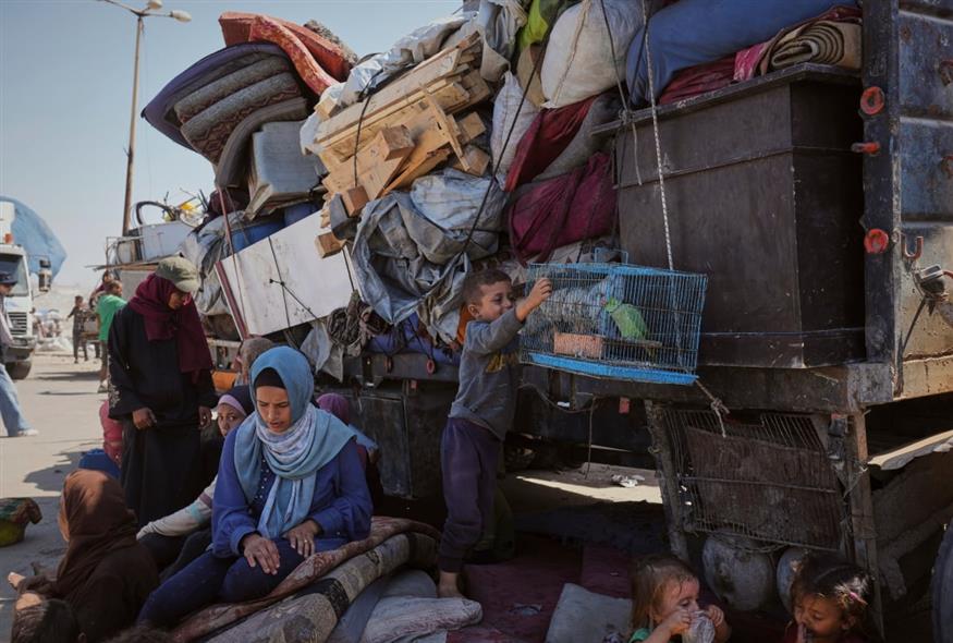 Γάζα: Εκτοπισμοί, λιμός, ισραηλινά πλήγματα και νοσοκομεία υπό κατάρρευση (AP)