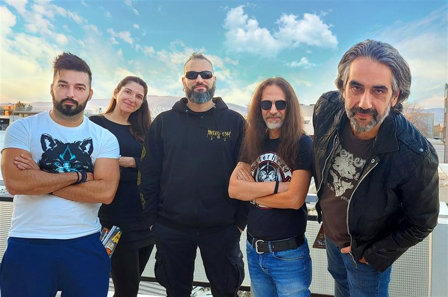 Χάκος Περβανίδης (Αρχισυντάκτης), Κώστας Χρονόπουλος (Διευθυντής), Βασίλης Μάζαρης (Υπεύθυνος ύλης), Πέννυ Κουνάδη (Υπεύθυνη επικοινωνίας), Πέτρος Λιβάνιος (Art Director) Χάκος Περβανίδης (Αρχισυντάκτης), Κώστας Χρονόπουλος (Διευθυντής), Βασίλης Μάζαρης (Υπεύθυνος ύλης), Πέννυ Κουνάδη (Υπεύθυνη επικοινωνίας), Πέτρος Λιβάνιος (Art Director)