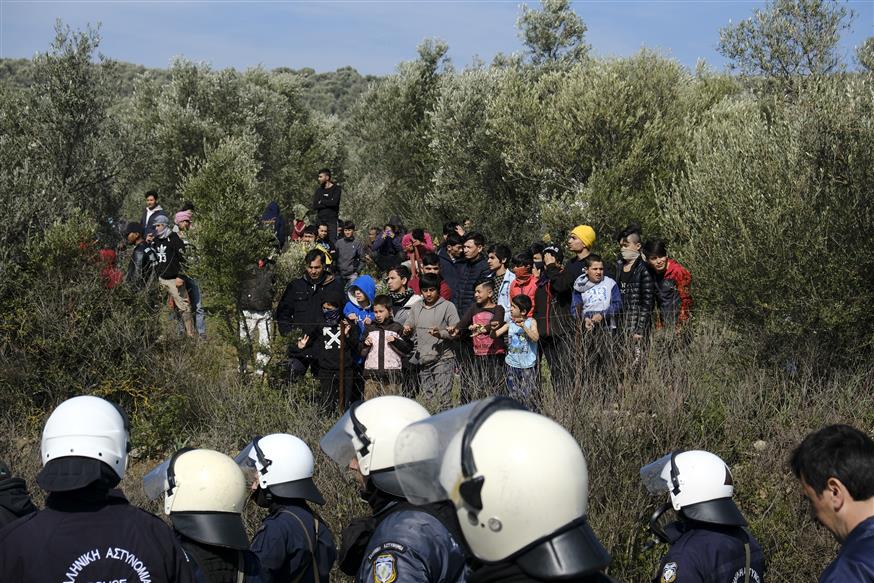 Πρόσφυγες και μετανάστες στη Λέσβο/(AP Photo/Alexandros Michailidis)
