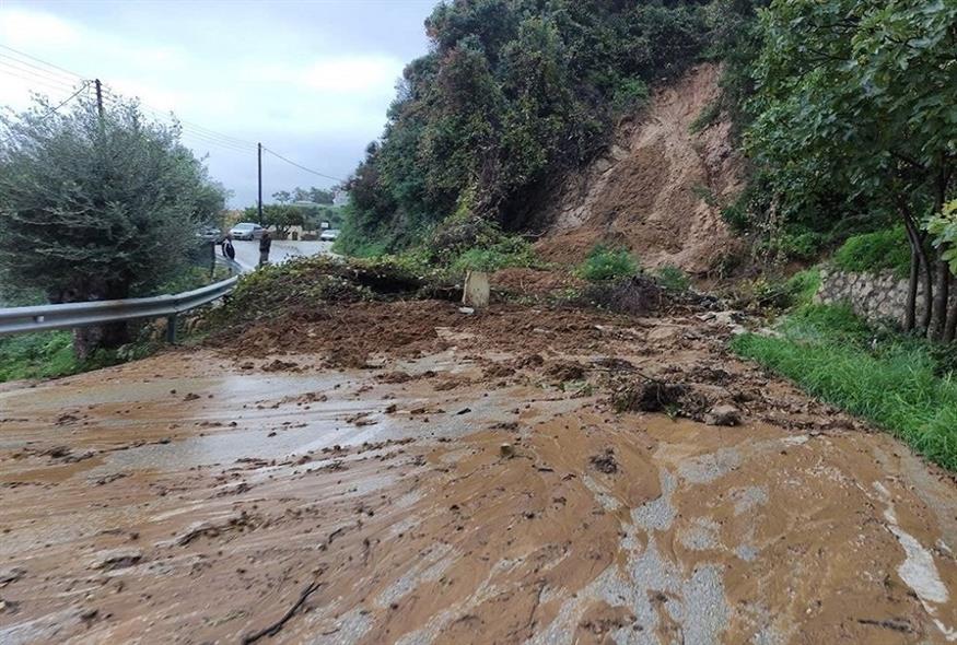 Ζάκυνθος: Μεγάλες ζημιές από την κακοκαιρία - Πλημμύρισαν δρόμοι, σπίτια  και ξηλώθηκαν θερμοσίφωνες | Έθνος