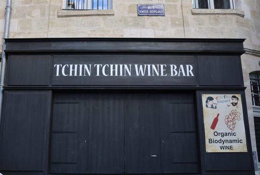 Το wine bar στο Μπορντό όπου έφαγαν τουλάχιστον 12 άτομα και ασθένησαν με αλλαντίαση (AP Photo/Sophie Garcia)