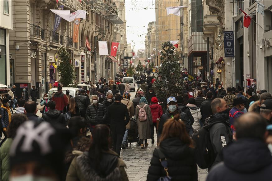 Εμπορικός δρόμος στην Κωνσταντινούπολη (Ap Photos)