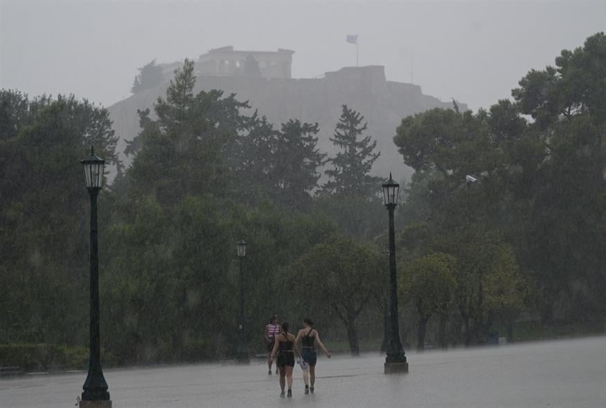 Βροχή πλήττει την πόλη της Αθήνας / ΜΙΧΑΛΗΣ ΚΑΡΑΓΙΑΝΝΗΣ/ EUROKINISSI