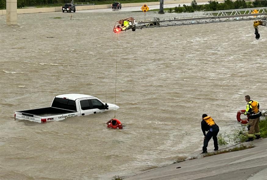 ΗΠΑ: «Σαρώνει» το Τέξας η τροπική καταιγίδα Μπέριλ (Χ)