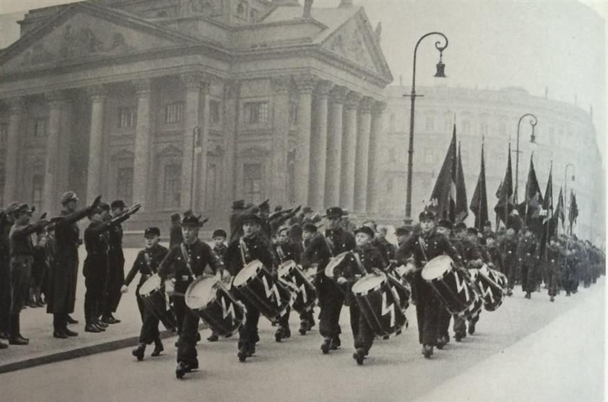 «Σηκώστε τη σημαία!»...