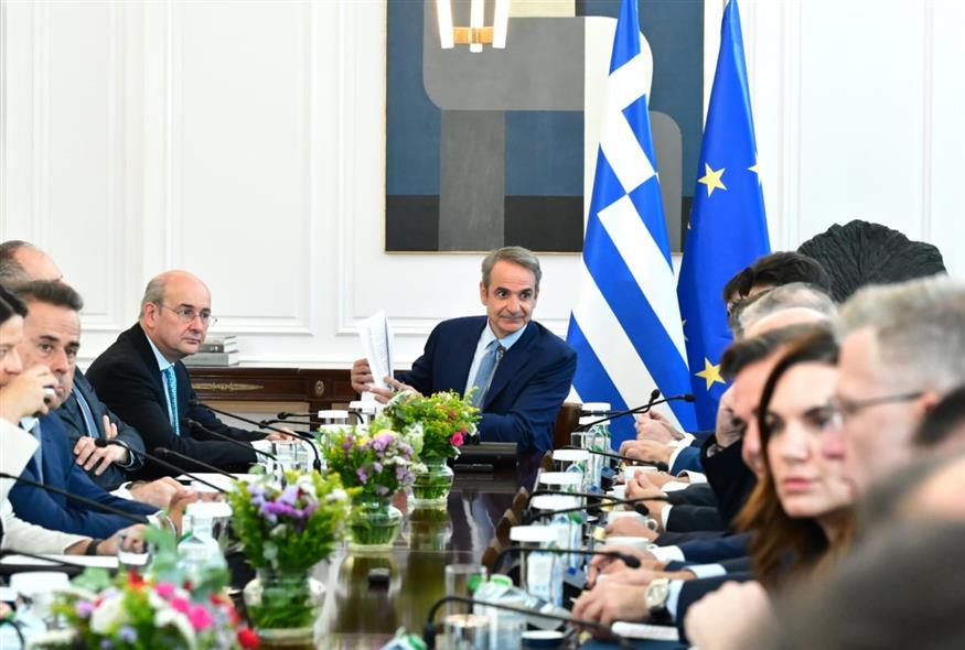 Ο Κυριάκος Μητσοτάκης στο σημερινό Υπουργικό Συμβούλιο (ΤΑΤΙΑΝΑ ΜΠΟΛΑΡΗ / EUROKINISSI)