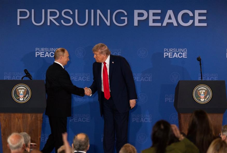 Βλαντίμιρ Πούτιν και Ντόναλτ Τραμπ (AP Photo/Jae C. Hong)