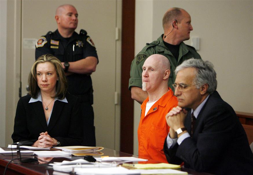 Ο καταδικασμένος δολοφόνος Ronnie Lee Gardner οδηγήθηκε ενώπιον εκτελεστικού αποσπάσματος το 2010 στη Γιούτα (Ap Photos)