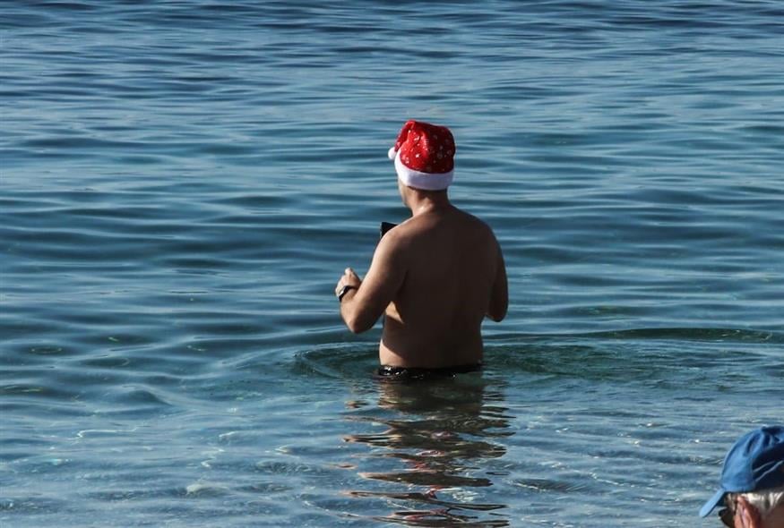 Χριστούγεννα στην παραλία του Φλοίσβου (Eurokinissi)