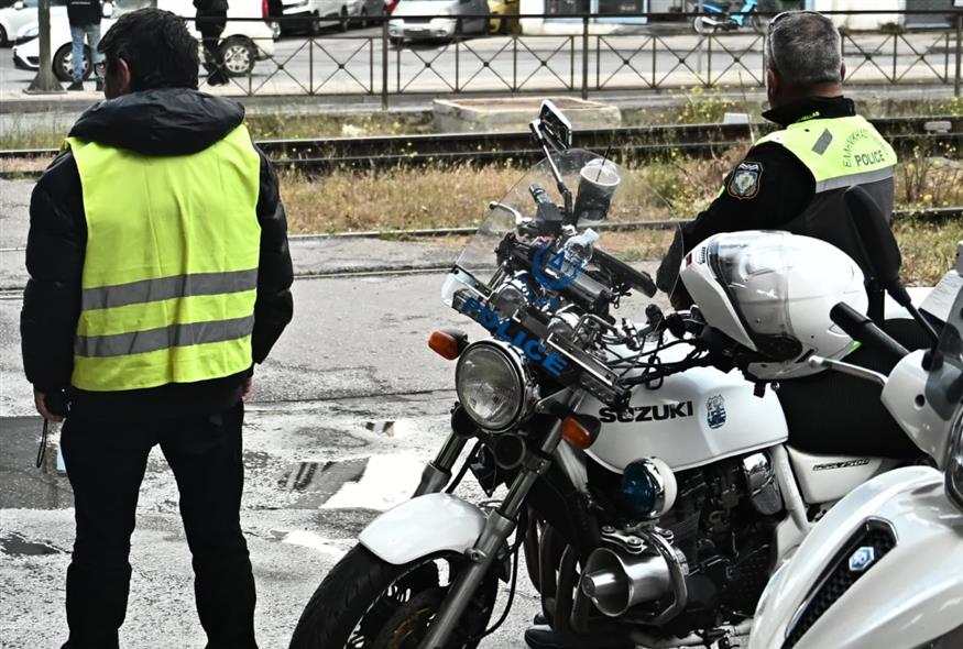 Άνδρες της Τροχαίας  (ΚΩΣΤΑΣ ΤΖΟΥΜΑΣ/EUROKINISSI)