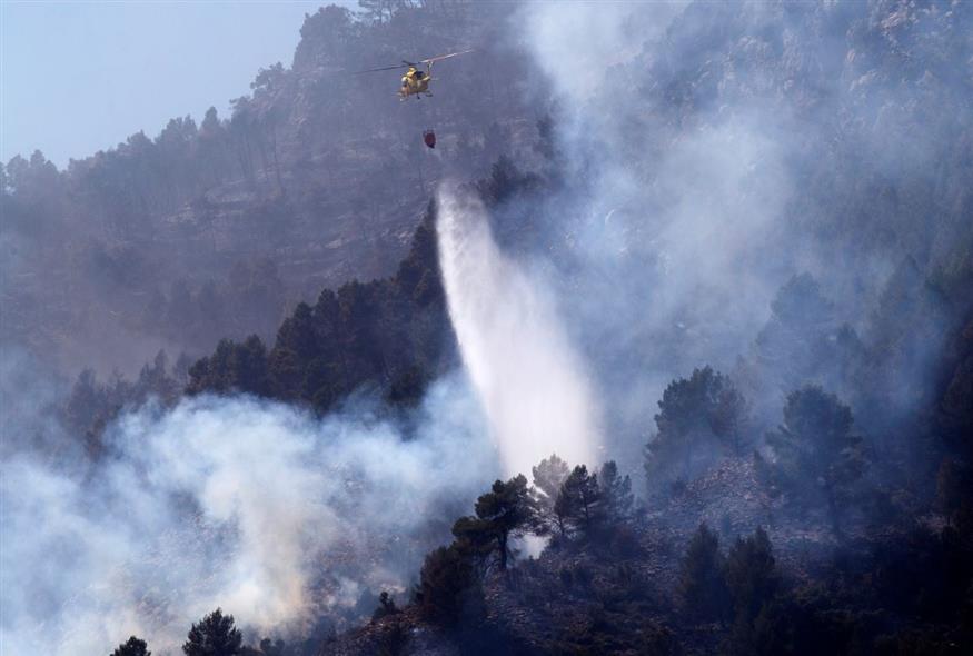 Μεγάλες πυρκαγιές πλήττουν το βόρειο τμήμα της Ισπανίας (Associated Press)