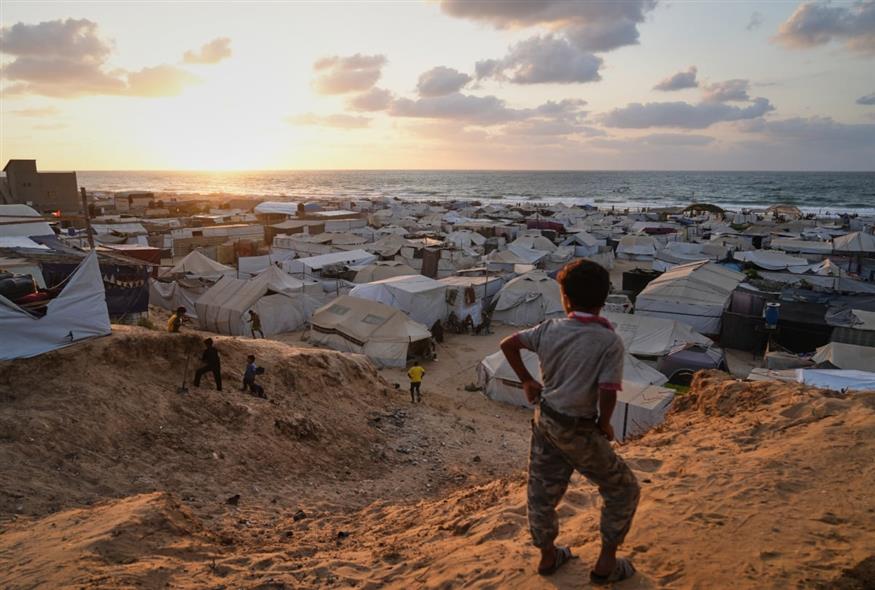 Εκτοπισμένοι Παλαιστίνιοι στη Χαν Γιουνίς (AP Photo/Jehad Alshrafi)