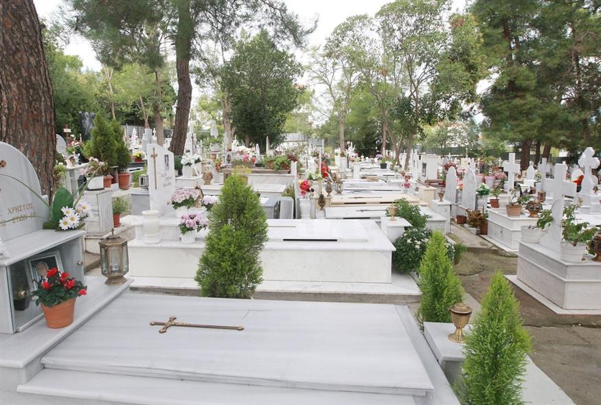 Νεκροταφείο στη Θεσσαλονίκη (EUROKINISSI)