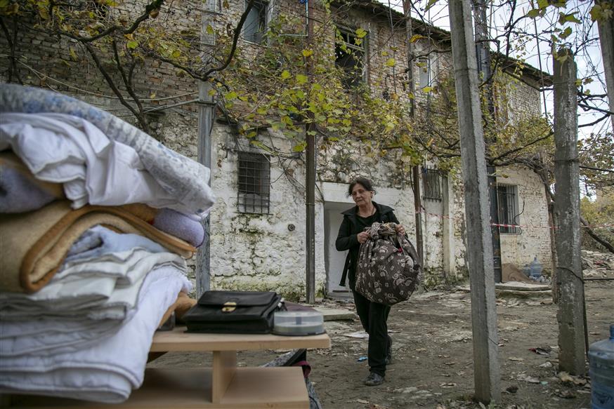 Σεισμοπαθής στην Αλβανία/(AP Photo/Visar Kryeziu)