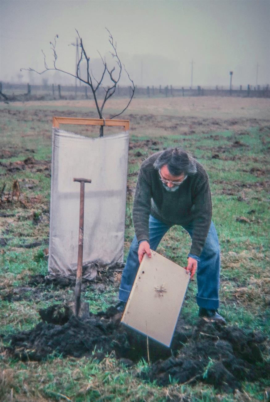 Φωτογραφίες από την προετοιμασία έργων της σειράς Φύση κατά τη διαμονή του καλλιτέχνη στο Worpswede της Γερμανίας, 1978 - 1979 Ευγενική παραχώρηση της Julia Logothetis