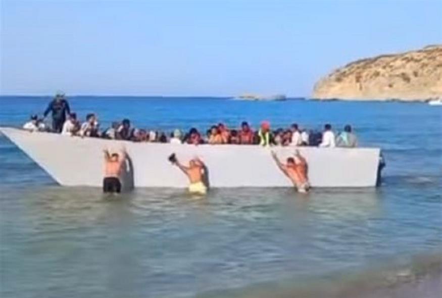 Τι πραγματικά συνέβη με τους λουόμενους που φέρονται να έδιωξαν μετανάστες στη Γαύδο (Video Capture)