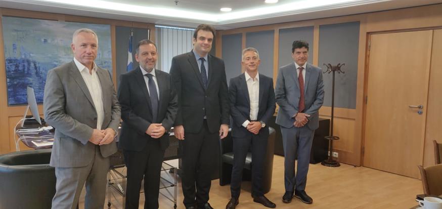 (Από αριστερά): Μιχάλης Τσαμάζ, Χάρης Μπρουμίδης, Υπουργός Επικρατείας και Ψηφιακής Διακυβέρνησης, Νάσος Ζαρκαλής, Γιώργος Στεφανόπουλος