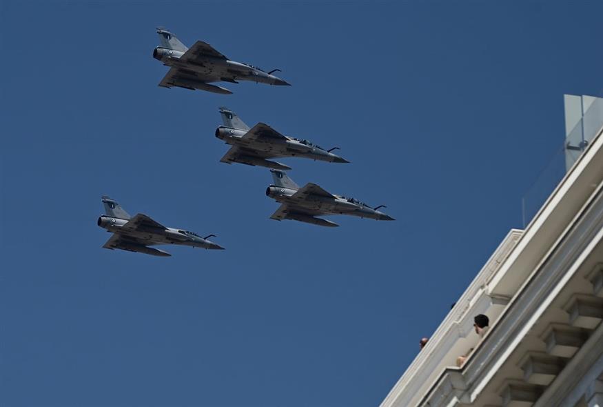 Τα μαχητικά αεροσκάφη σκίζουν τον αθηναϊκό ουρανό (Eurokinissi)