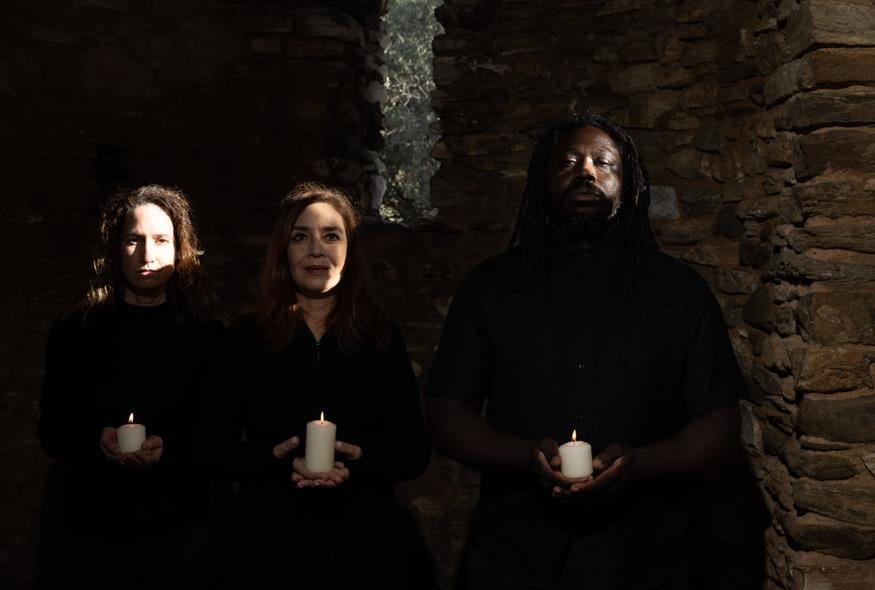 Νέκυια Ευαγγελή Φίλη, Φένια Παπαδόδημα και Μανόλης Αφολάνιο, MC Yinca (Copyright: Nikos Pagonakis)