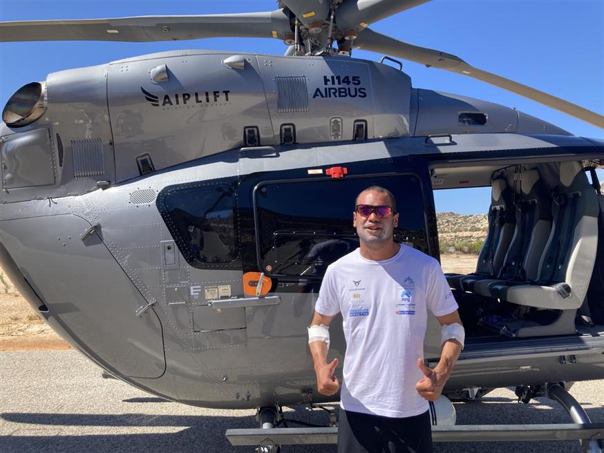 Το ελικόπτερο που τον μετέφερε άμεσα στο νοσοκομείο του Πειραιά για ιατρικές εξετάσεις
