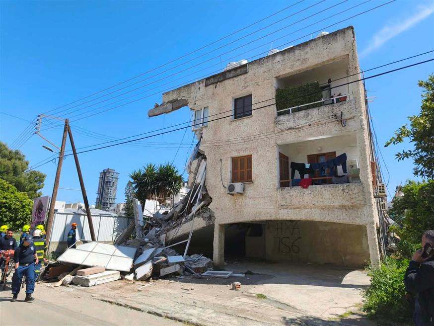 Κατάρρευση πολυκατοικίας στην Κύπρο Κατάρρευση πολυκατοικίας στην Κύπρο