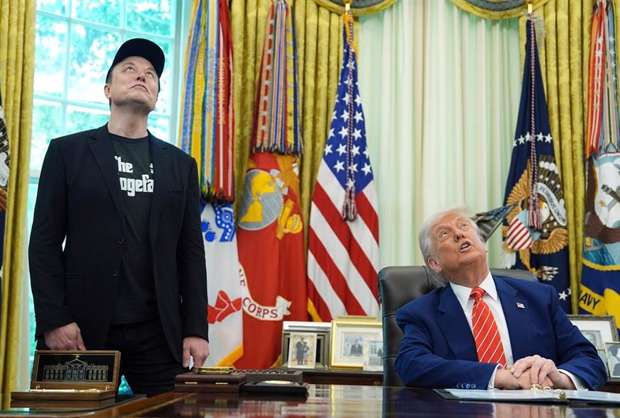 Ο Μασκ και Τραμπ (AP Photo/Evan Vucci)