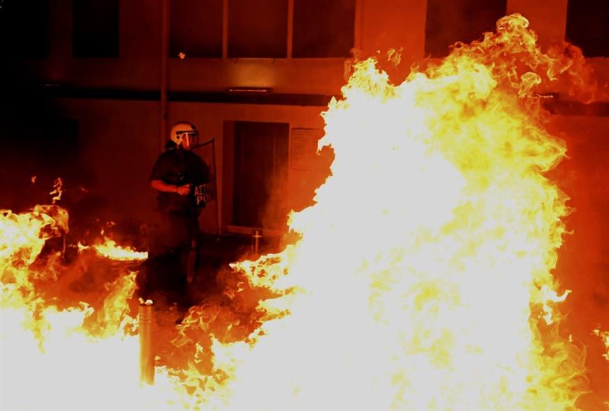 6 Δεκέμβρη: Επεισόδια στη Θεσσαλονίκη (AP Photo/Giannis Papanikos)