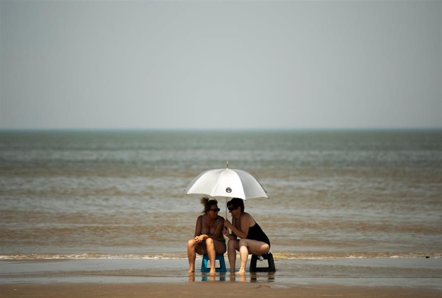 Ανάσα δροσιάς στις παραλίες (Φωτογραφία αρχείου/Associated Press)