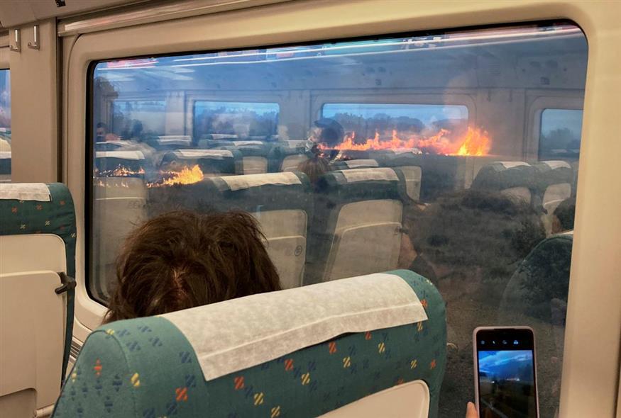 Φωτιά στην Ισπανία καθώς την παρακολουθεί επιβάτης τρένου/Ap Photos