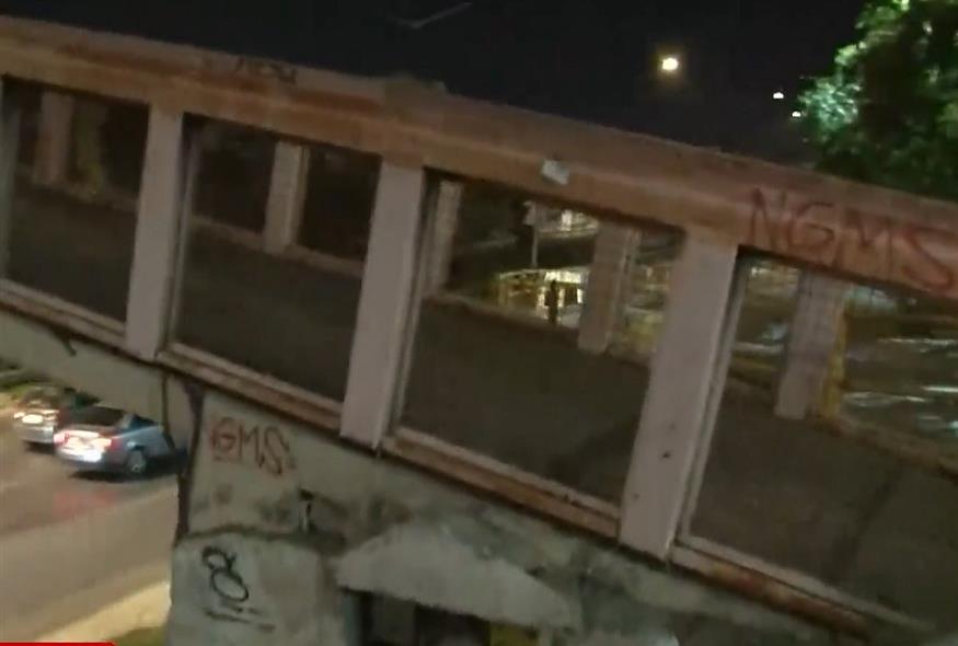 Νέα Φιλαδέλφεια: Σήμα κινδύνου από κατοίκους για γέφυρα με σοβαρές φθορές (Mega/Screenshot)