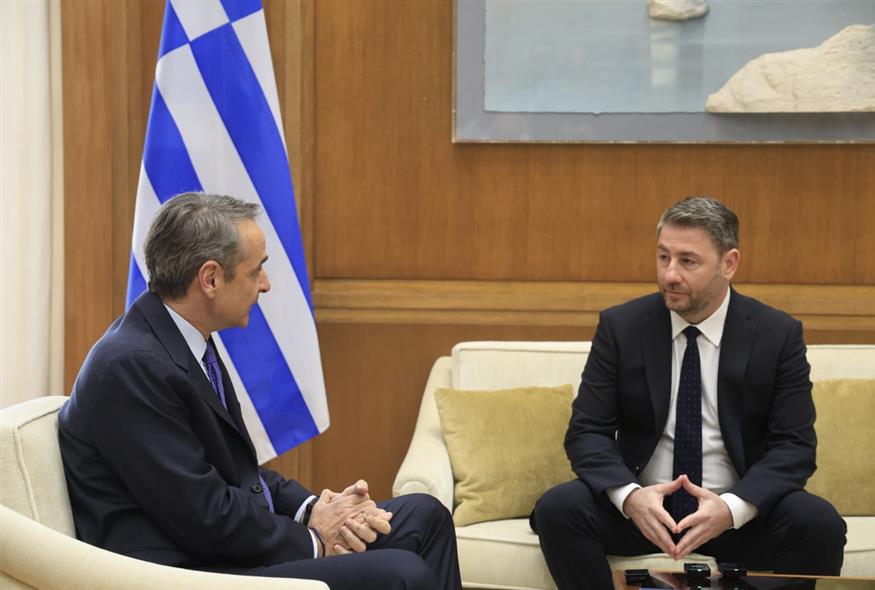 Κυριάκος Μητσοτάκης και Νίκος Ανδρουλάκης (ΓΙΩΡΓΟΣ ΚΟΝΤΑΡΙΝΗΣ/EUROKINISSI)