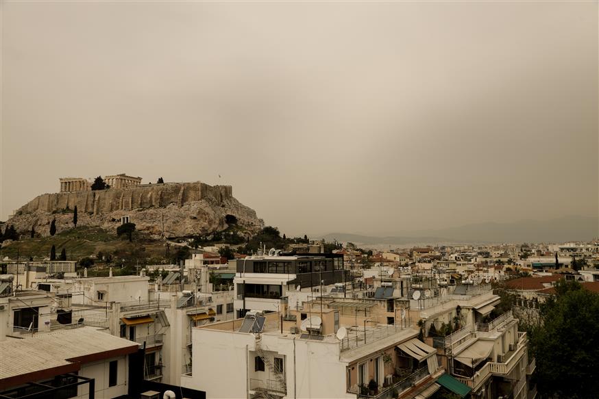 Αθήνα - Αφρικανική σκόνη (EUROKINISSI/ ΓΙΑΝΝΗΣ ΠΑΝΑΓΟΠΟΥΛΟΣ)