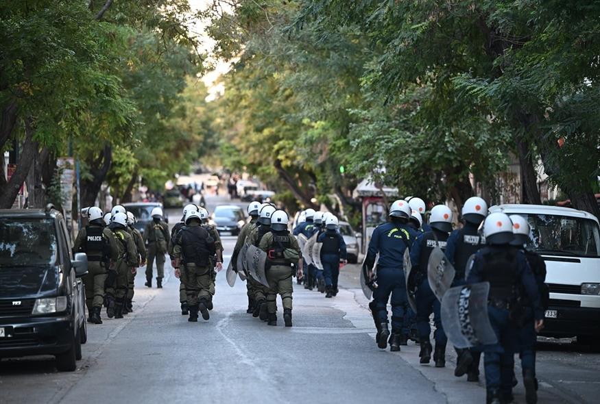 Αστυνομικά μέτρα στο κέντρο της Αθήνας  (ΤΑΤΙΑΝΑ ΜΠΟΛΑΡΗ/EUROKINISSI)