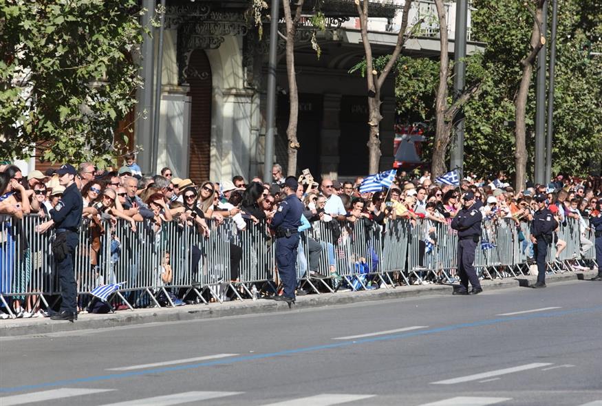 Μαθητική παρέλαση στην Αθήνα (Eurokinissi) Μαθητική παρέλαση στην Αθήνα (Eurokinissi)