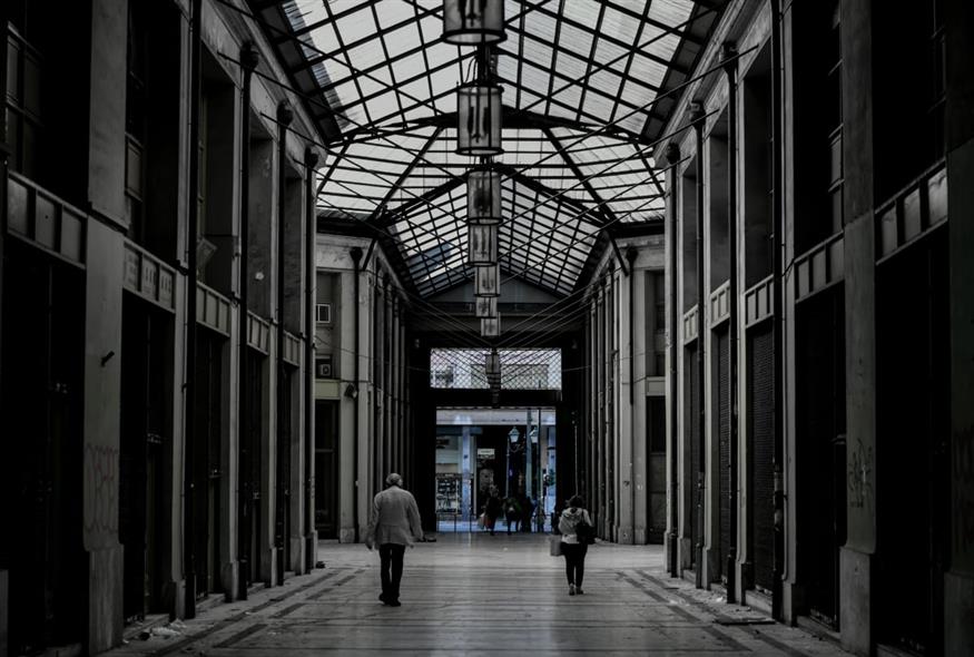 Στιγμιότυπο από το κέντρο της Αθήνας (ΤΑΤΙΑΝΑ ΜΠΟΛΑΡΗ/ EUROKINISSI)