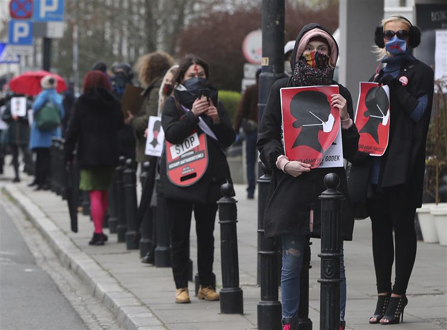 Διαμαρτυρία υπέρ των αμβλώσεων στην Πολωνία εν μέσω κορονοϊού/AP Images