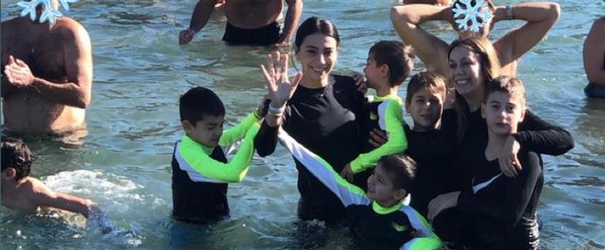 Η Ολυμπία Χοψονίδου με τους γιους της (Φωτογραφία: Instagram @Olympiachop)
