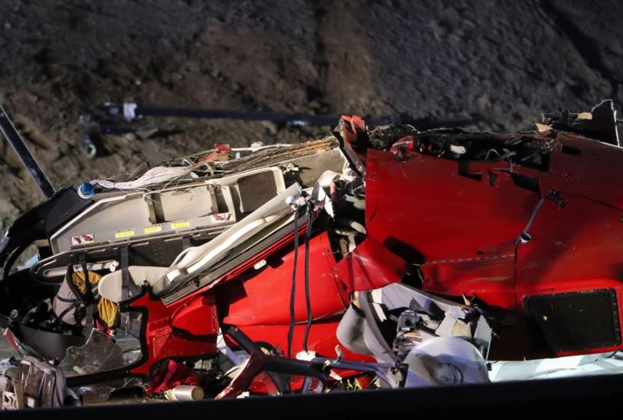 Το ελικόπτερο που συνετρίβη σε αυτοκινητόδρομο