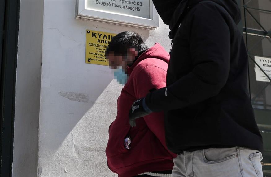 Στον Εισαγγελέα ο 31χρονος που κατηγορείται για βιασμό / Eurokinissi