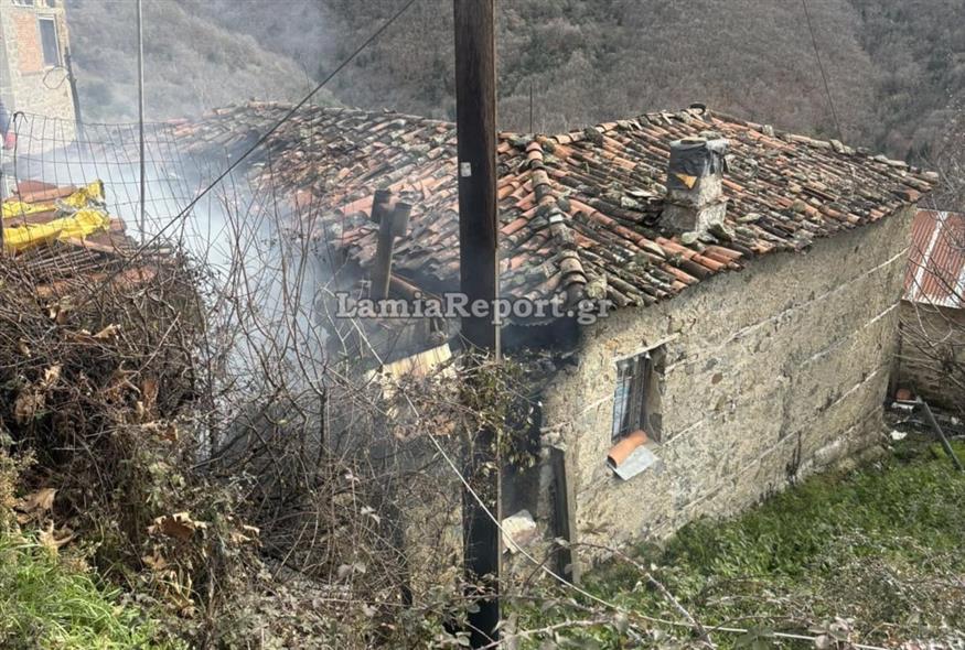 Πυρκαγιά σε σπίτι στη Φθιώτιδα Πυρκαγιά σε σπίτι στη Φθιώτιδα