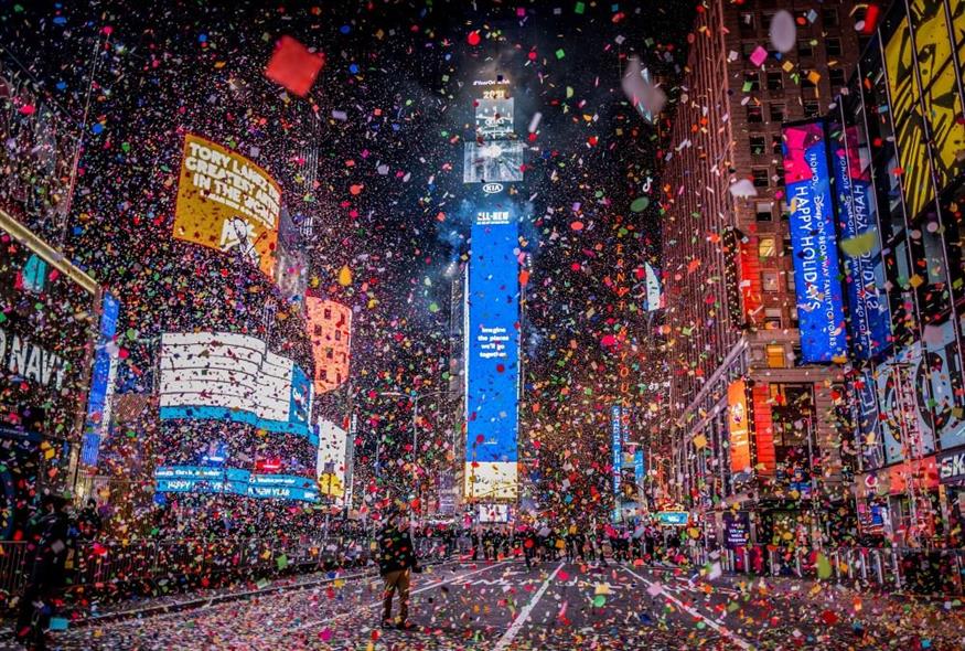 Η τελευταία αλλαγή χρόνου στην Times Square της Νέας Υόρκης (AP)