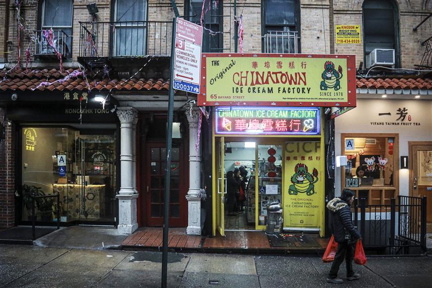 Μέτρα για τον κοροναϊό και στη Νέα Υόρκη  (AP Photo/Bebeto Matthews)